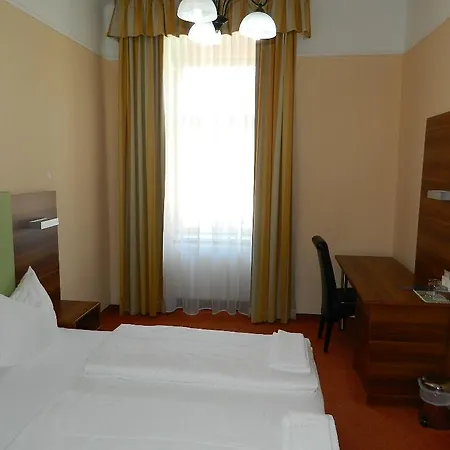 Gasthof 8 *
